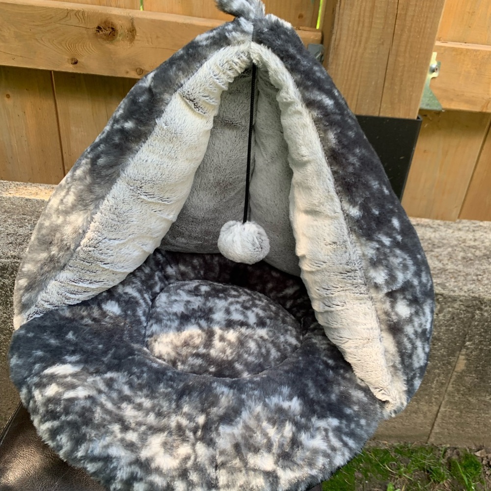Cat plush teepee cat bed